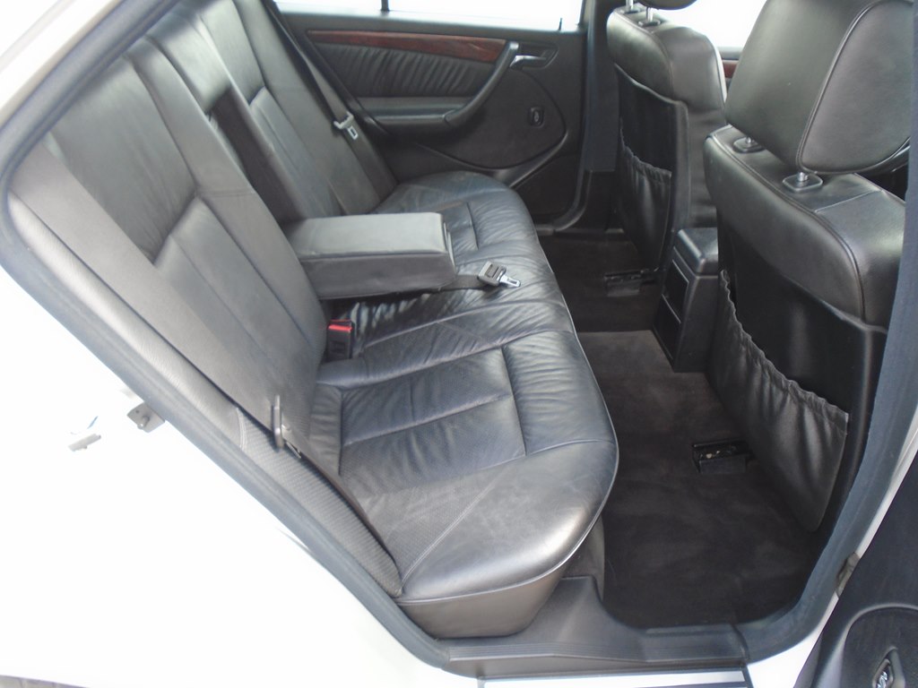 Photo 37 of this MERCEDES-BENZ C-CLASS