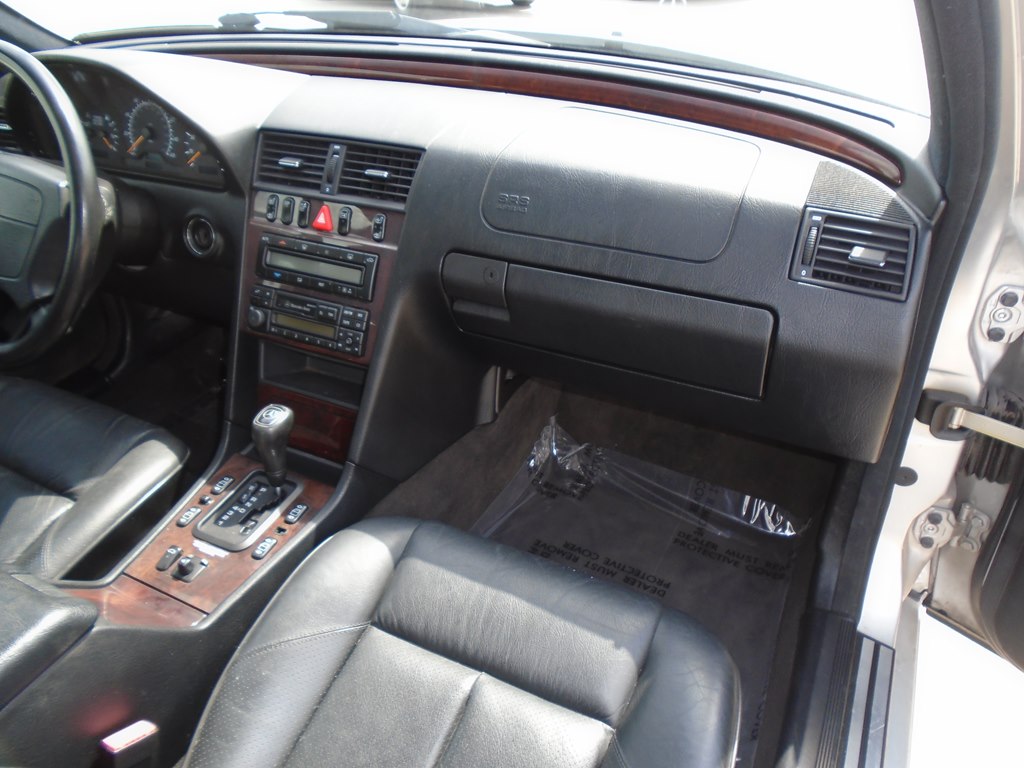 Photo 30 of this MERCEDES-BENZ C-CLASS