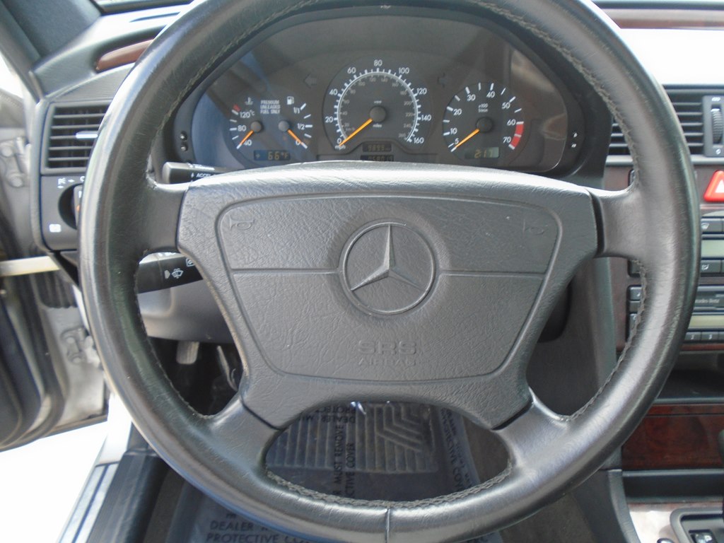 Photo 44 of this MERCEDES-BENZ C-CLASS