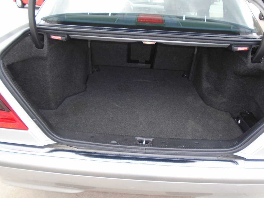Photo 13 of this MERCEDES-BENZ C-CLASS
