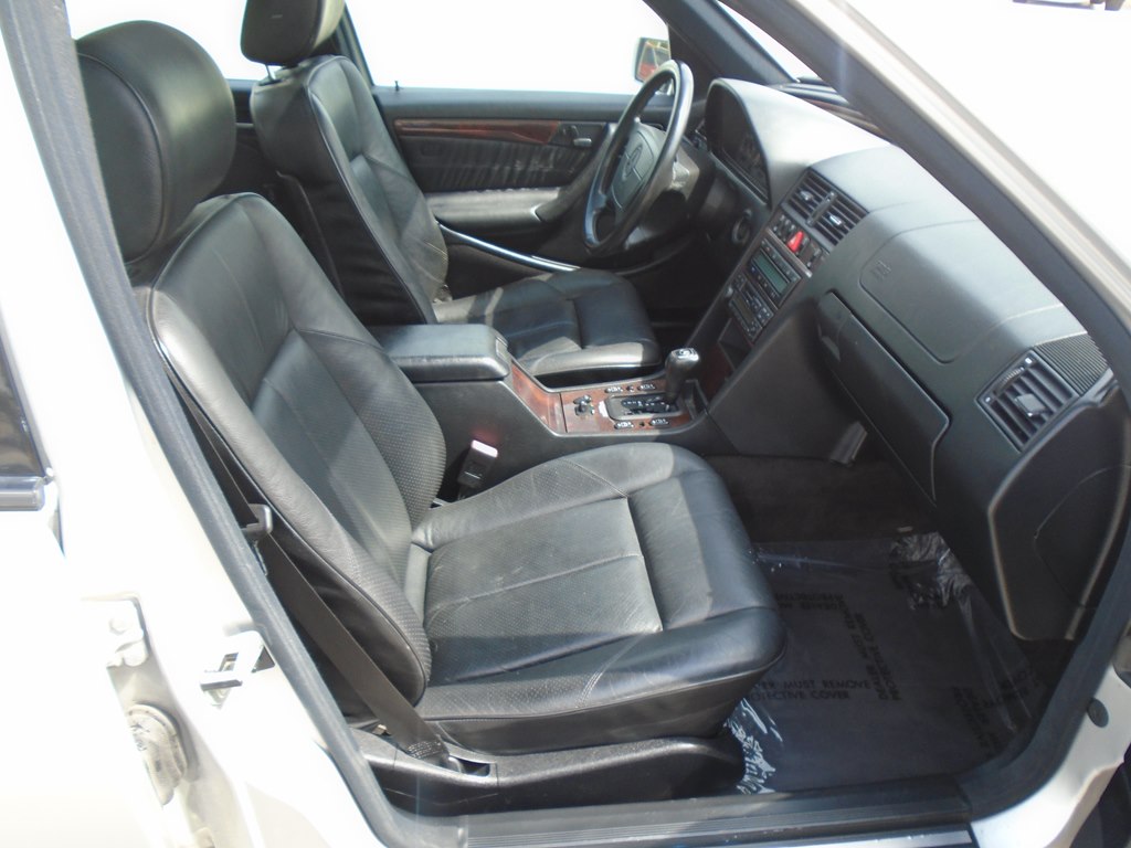 Photo 29 of this MERCEDES-BENZ C-CLASS