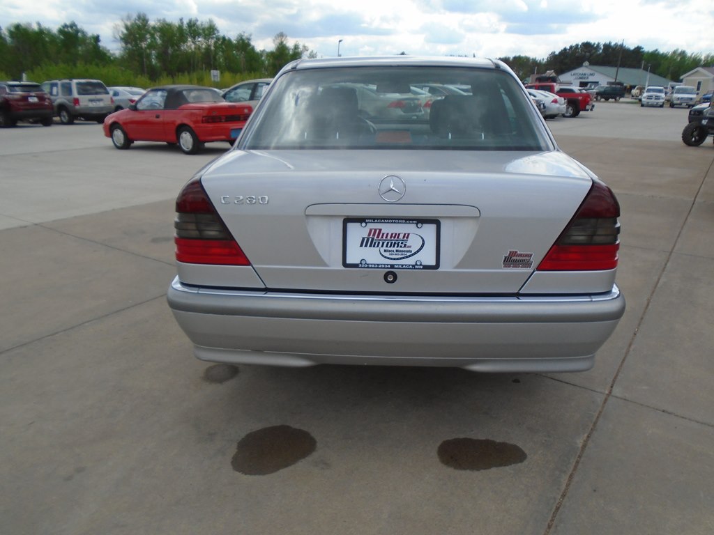 Photo 12 of this MERCEDES-BENZ C-CLASS