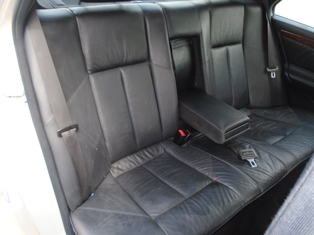 Photo 39 of this MERCEDES-BENZ C-CLASS