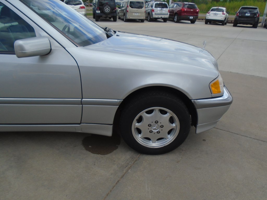 Photo 8 of this MERCEDES-BENZ C-CLASS