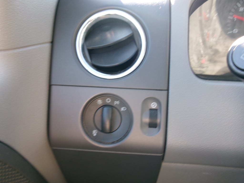 Photo 43 of this FORD F150 XLT