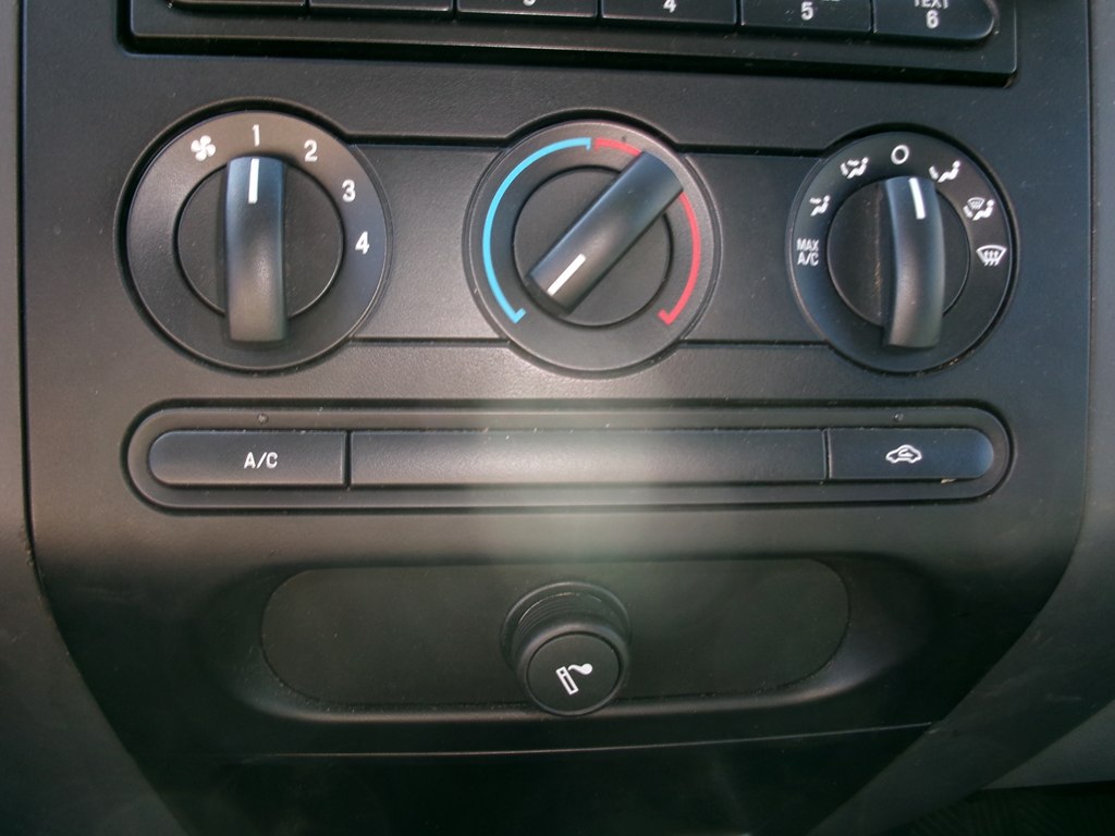 Photo 48 of this FORD F150 XLT
