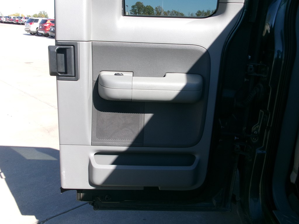 Photo 36 of this FORD F150 XLT