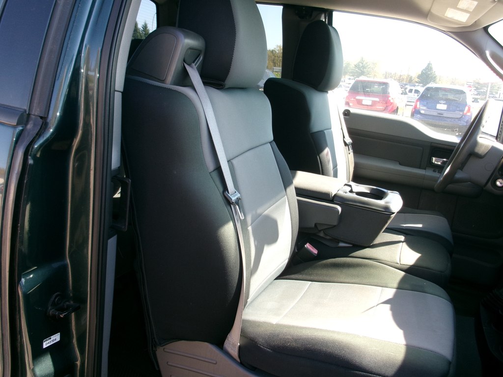 Photo 27 of this FORD F150 XLT