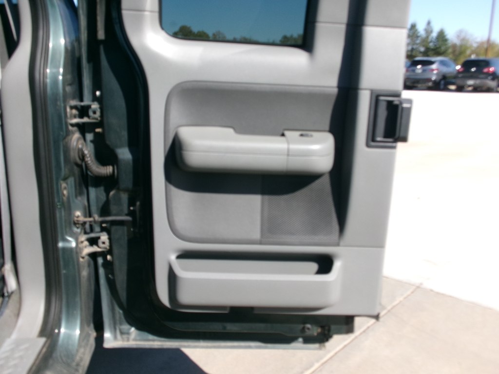 Photo 23 of this FORD F150 XLT