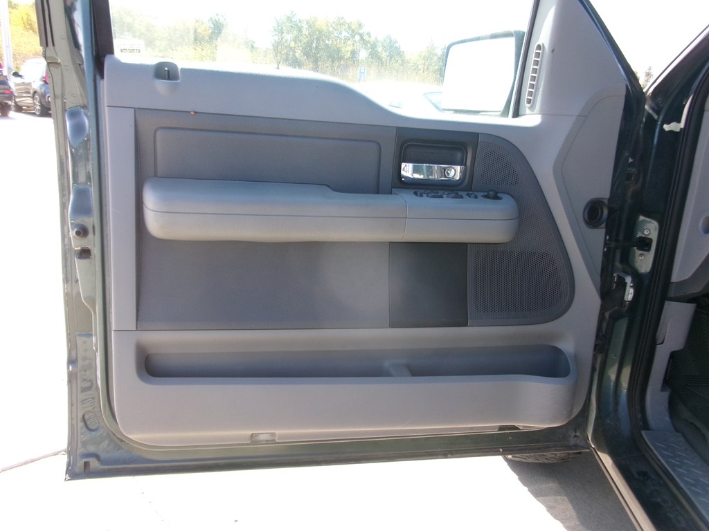 Photo 17 of this FORD F150 XLT