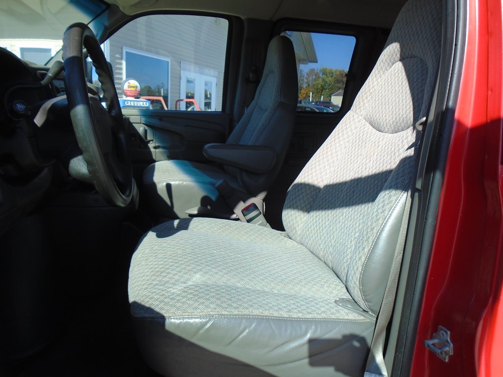 Photo 13 of this GMC SAVANA