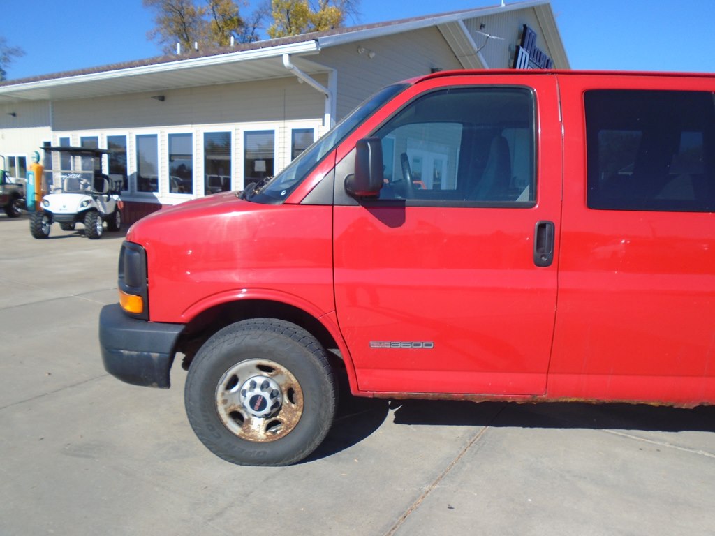 Photo 2 of this GMC SAVANA