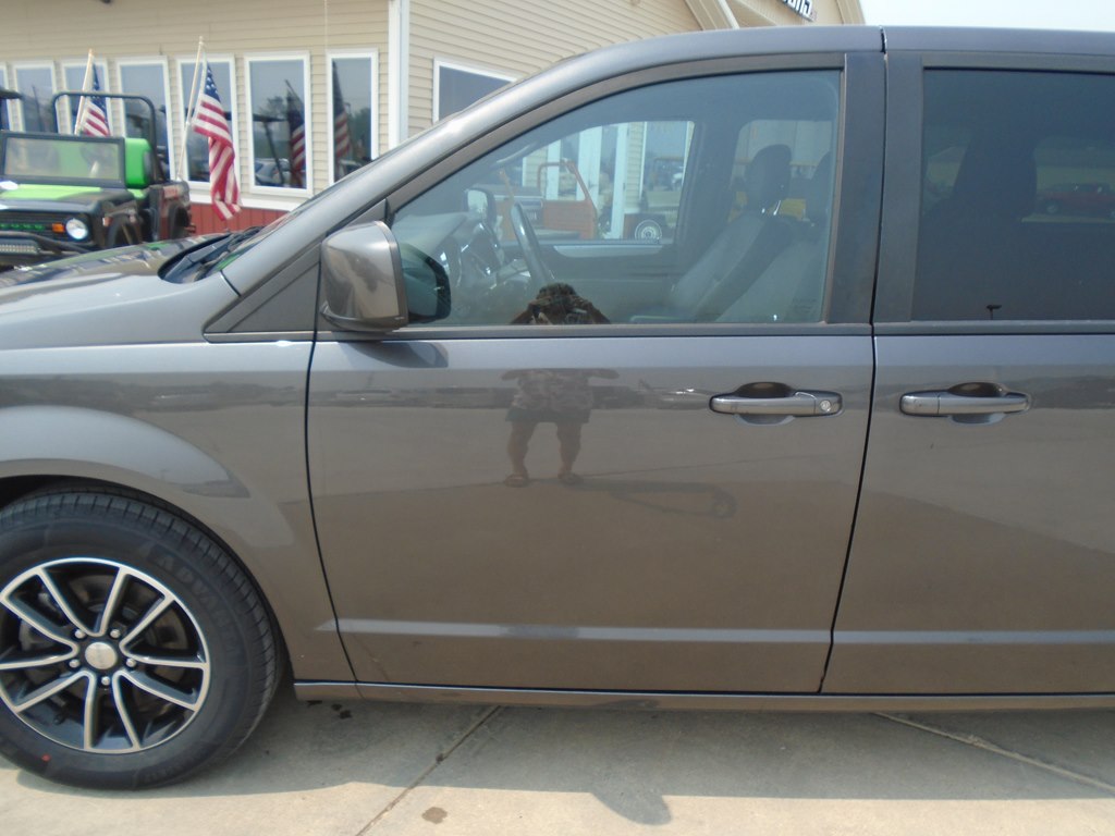 Photo 3 of this DODGE GRAND CARAVAN