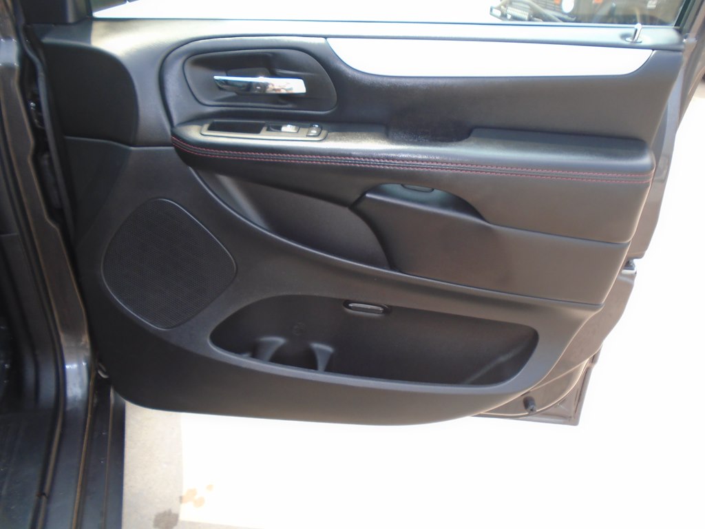 Photo 33 of this DODGE GRAND CARAVAN
