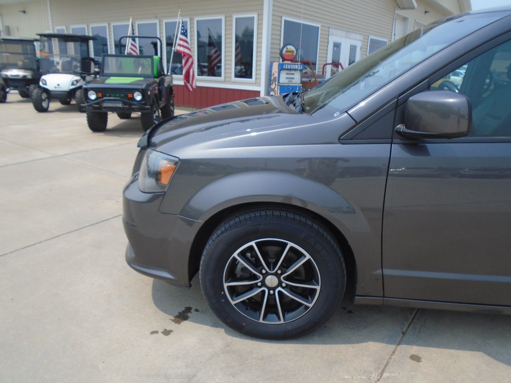 Photo 2 of this DODGE GRAND CARAVAN