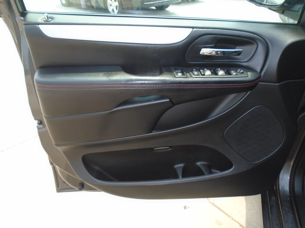 Photo 19 of this DODGE GRAND CARAVAN