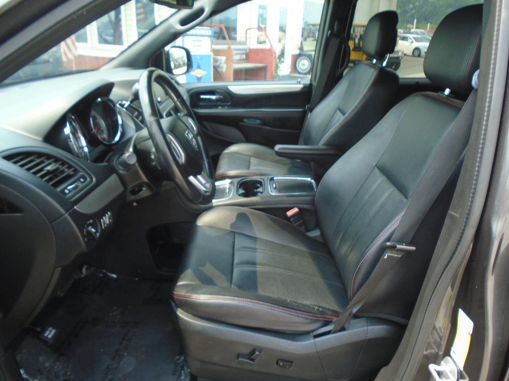 Photo 17 of this DODGE GRAND CARAVAN