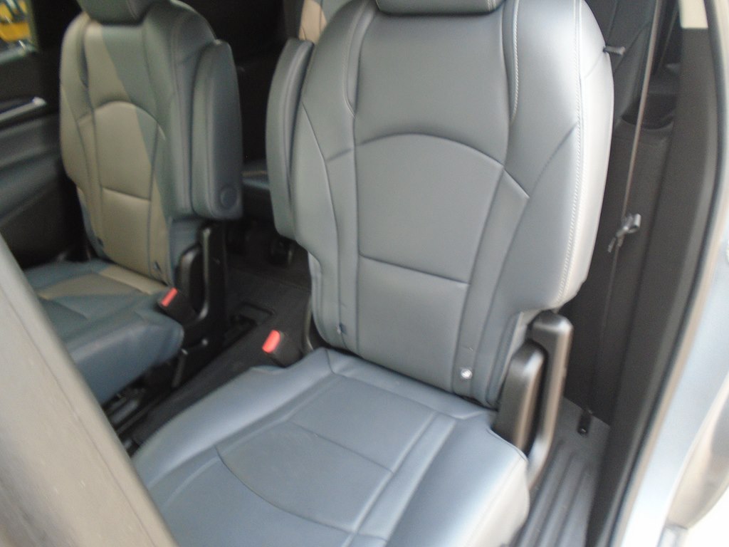 Photo 31 of this BUICK ENCLAVE