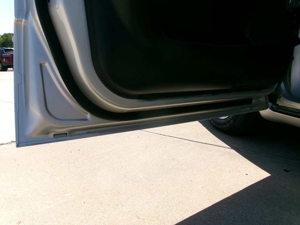 Photo 17 of this CHRYSLER CONCORDE