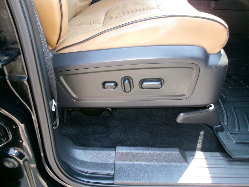 Photo 39 of this LINCOLN NAVIGATOR