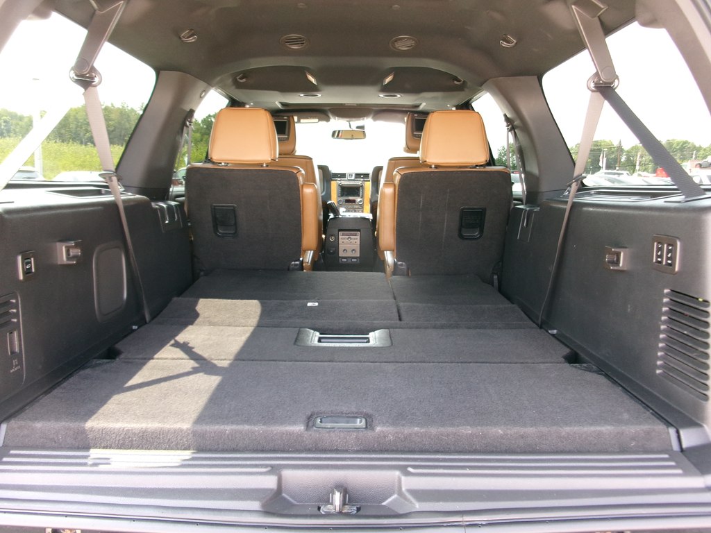 Photo 16 of this LINCOLN NAVIGATOR