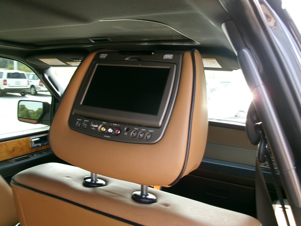 Photo 47 of this LINCOLN NAVIGATOR