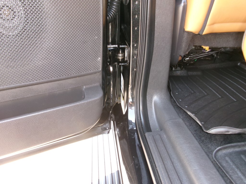 Photo 35 of this LINCOLN NAVIGATOR