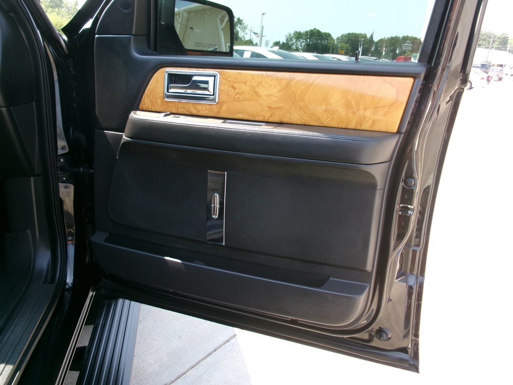 Photo 40 of this LINCOLN NAVIGATOR