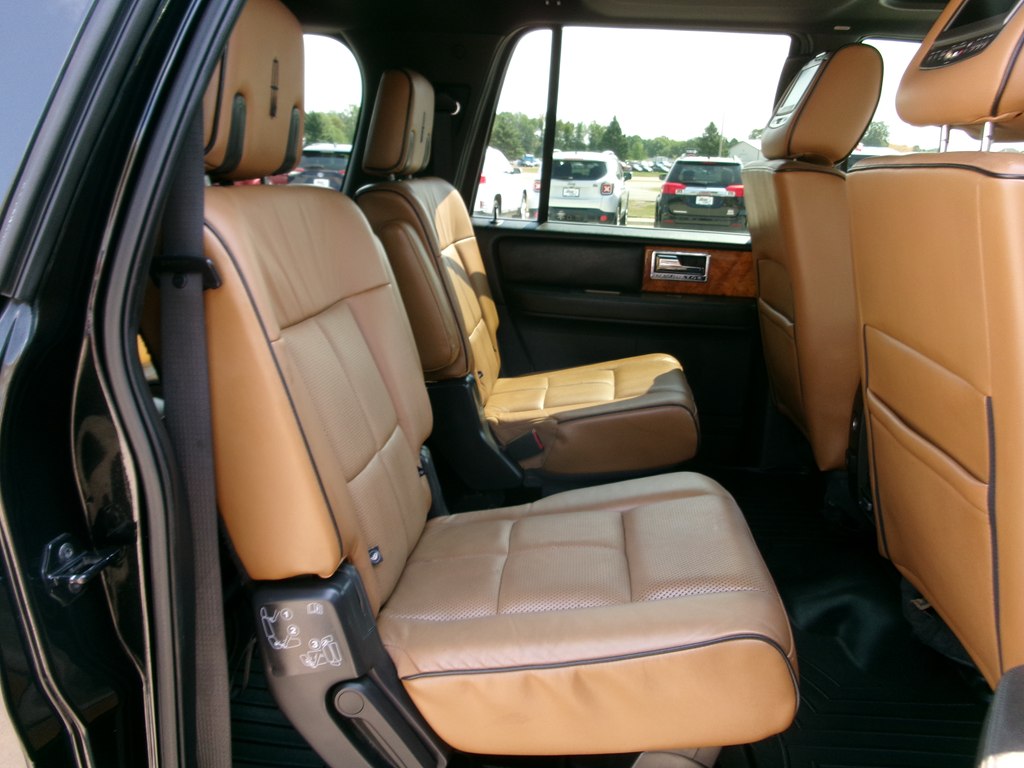 Photo 45 of this LINCOLN NAVIGATOR