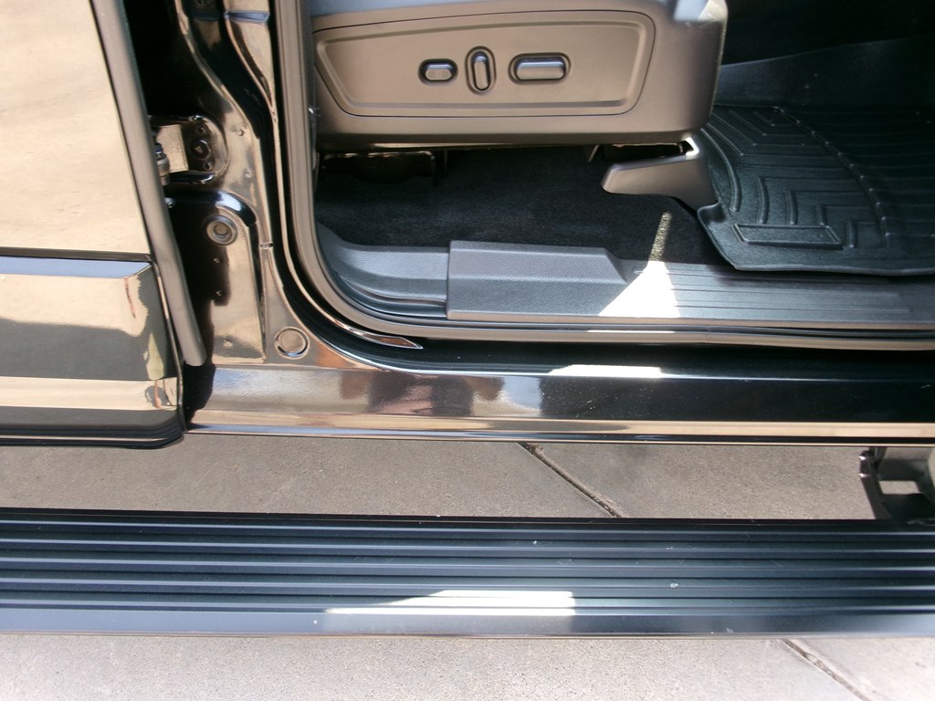 Photo 42 of this LINCOLN NAVIGATOR