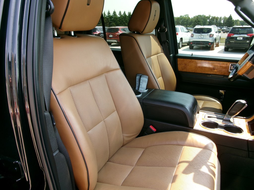 Photo 37 of this LINCOLN NAVIGATOR
