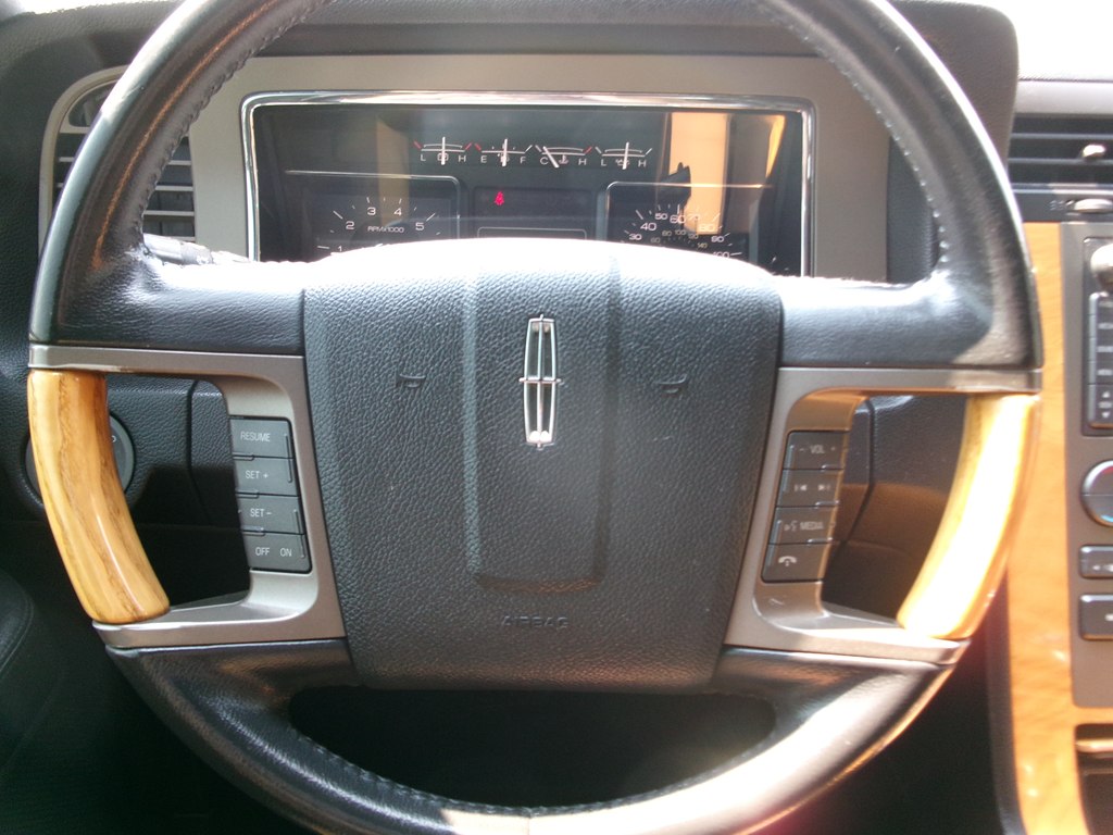Photo 52 of this LINCOLN NAVIGATOR