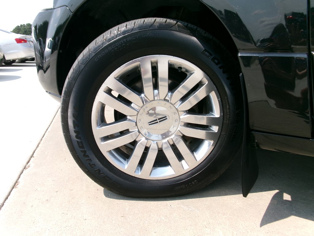 Photo 68 of this LINCOLN NAVIGATOR
