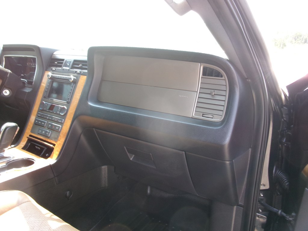 Photo 38 of this LINCOLN NAVIGATOR