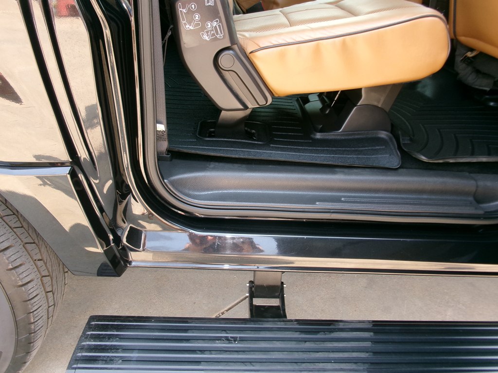 Photo 49 of this LINCOLN NAVIGATOR