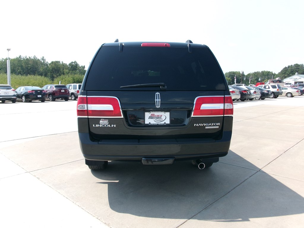 Photo 10 of this LINCOLN NAVIGATOR