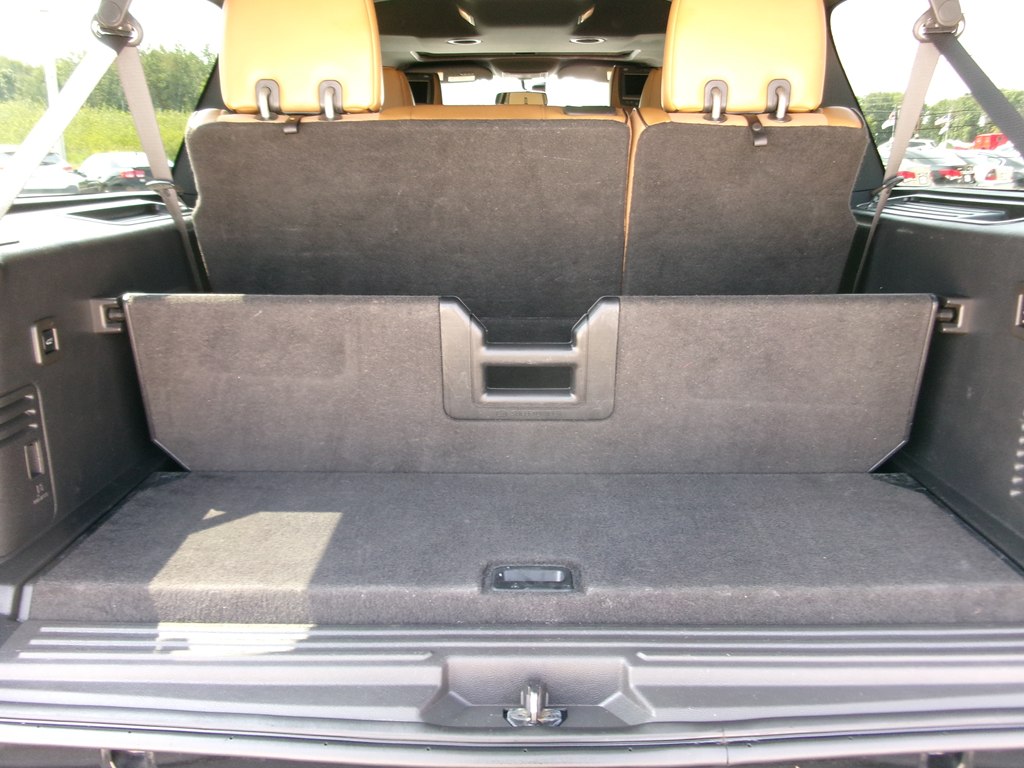 Photo 17 of this LINCOLN NAVIGATOR