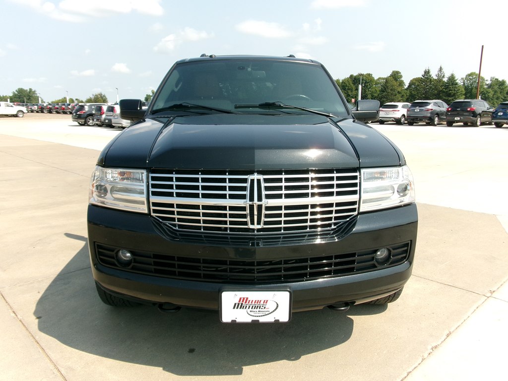 Photo 9 of this LINCOLN NAVIGATOR