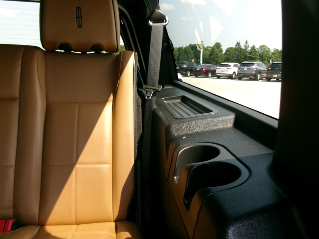 Photo 31 of this LINCOLN NAVIGATOR