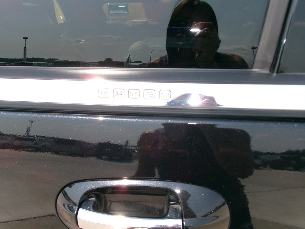 Photo 18 of this LINCOLN NAVIGATOR