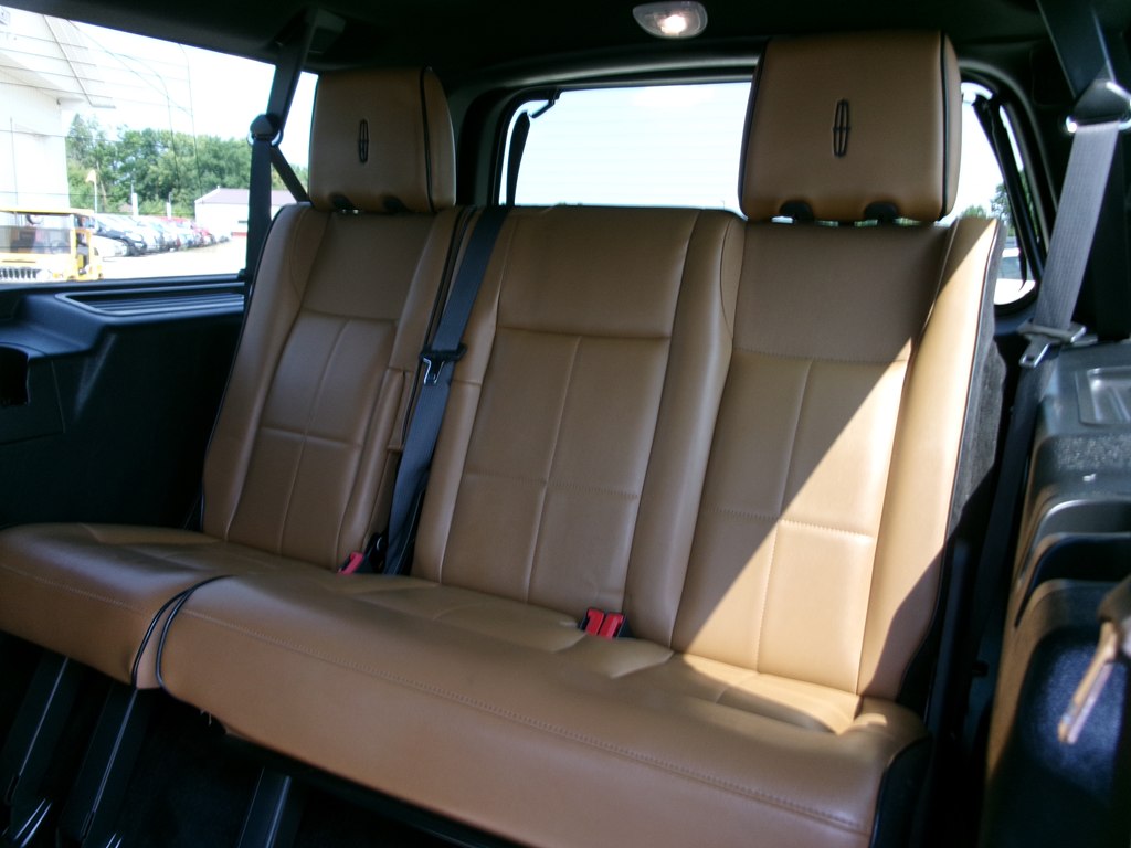 Photo 30 of this LINCOLN NAVIGATOR