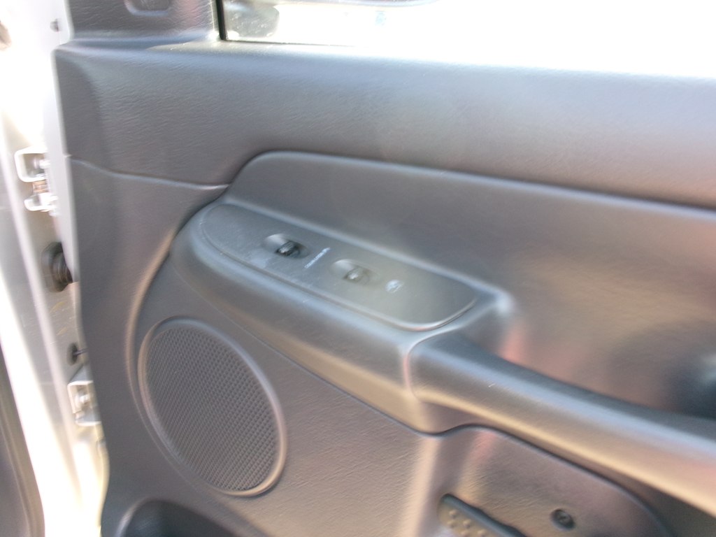 Photo 30 of this DODGE RAM 1500