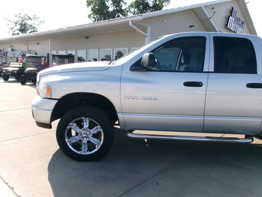 Photo 2 of this DODGE RAM 1500