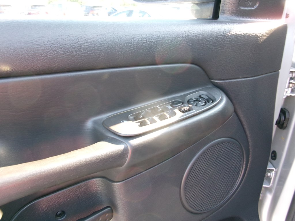 Photo 17 of this DODGE RAM 1500