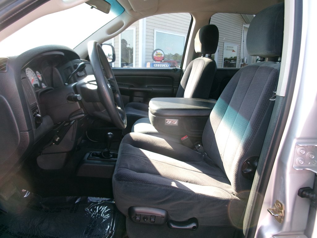 Photo 13 of this DODGE RAM 1500