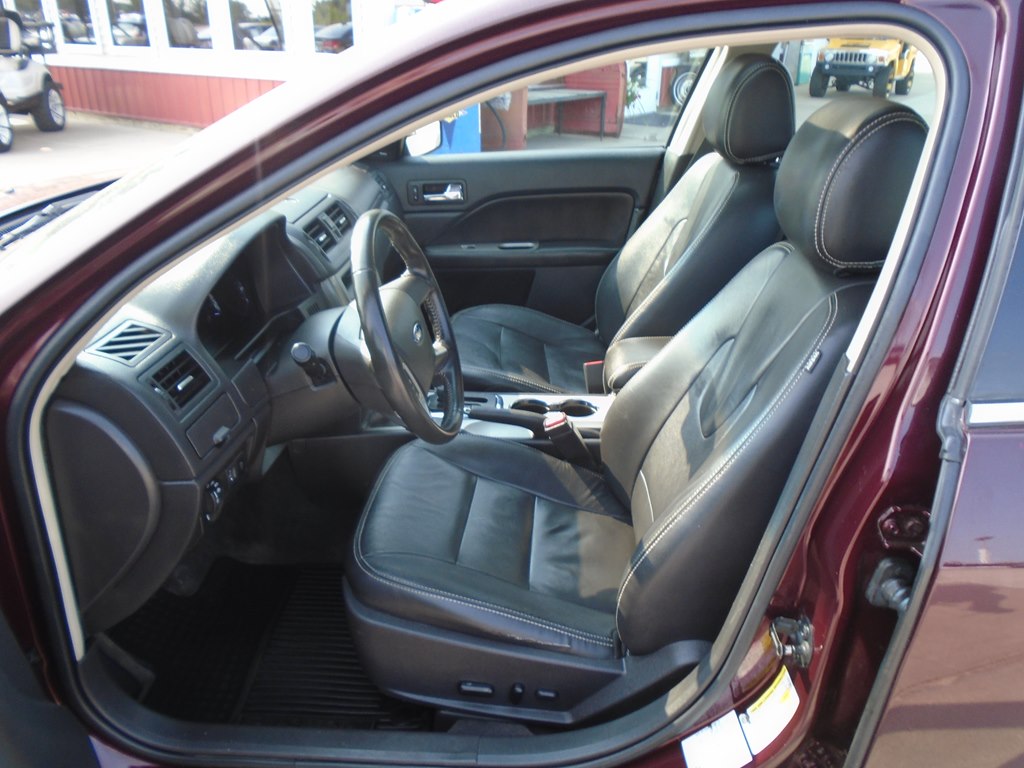 Photo 13 of this FORD FUSION