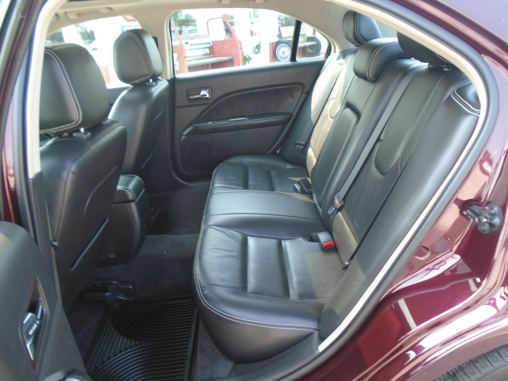 Photo 22 of this FORD FUSION