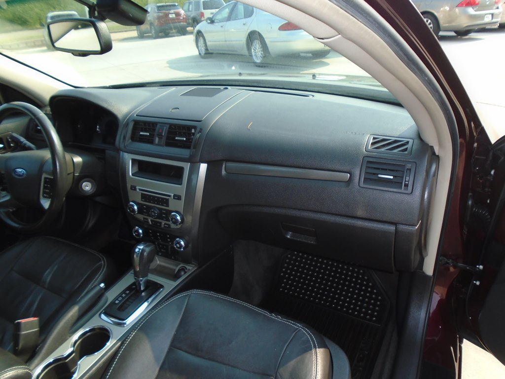 Photo 30 of this FORD FUSION