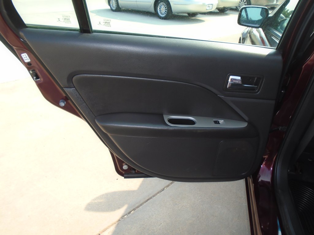 Photo 23 of this FORD FUSION