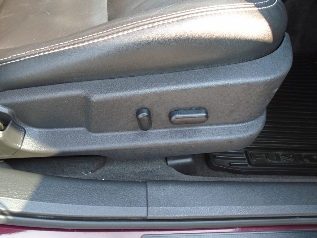 Photo 29 of this FORD FUSION